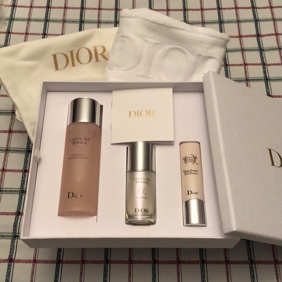 Dior Capture Totale 3 full size skincare and towel set - Picture 12 of 14